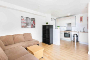 Spacious 2 Bedroom Apartment In Central Near tube